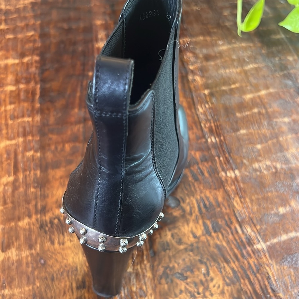 Alexander McQueen Black Leather Ankle Boots with Studded Heel - Picture 5 of 7
